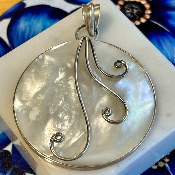 Jewelry - Stunning! 925 Sterling Silver MOP mother of pearl large 2” pendant #E108